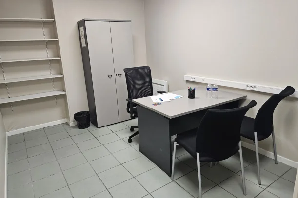 Bureau privé - 75010 - 1 poste - 570€