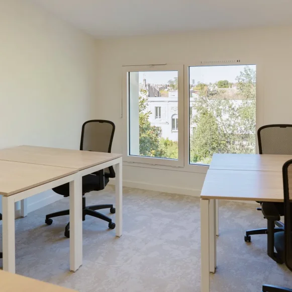Bureau privé 38 m² 8 postes Coworking Rue Turenne Bordeaux 33000 - photo 1