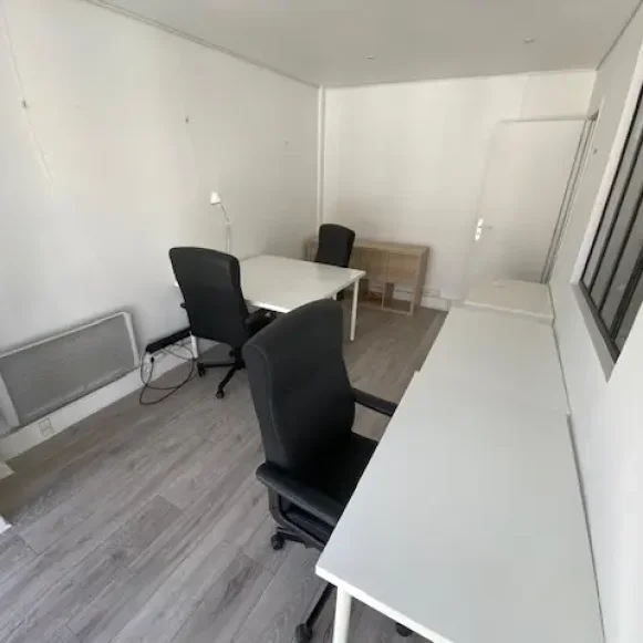 Bureau privé 13 m² 3 postes Location bureau Rue Mademoiselle Paris 75015 - photo 3