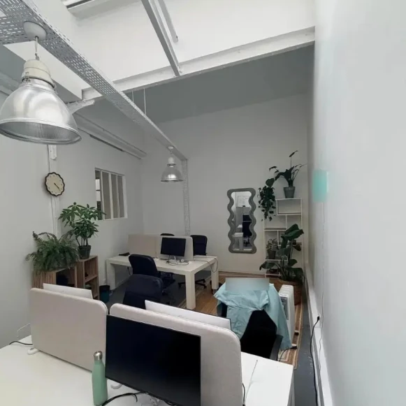 Bureau privé 20 m² 6 postes Location bureau Rue des Arquebusiers Paris 75003 - photo 6