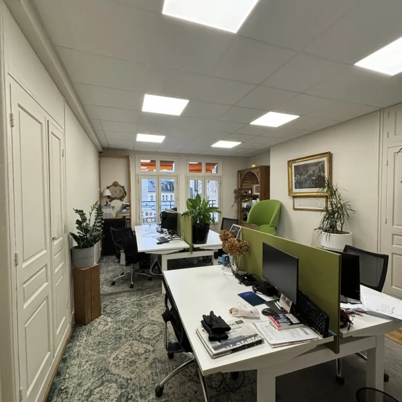 Bureau privé 30 m² 6 postes Location bureau Rue de la Bienfaisance Paris 75008 - photo 1