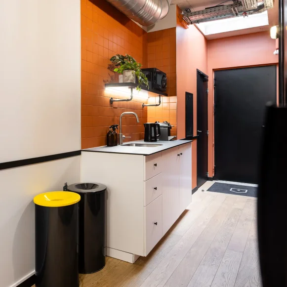 Bureau privé 22 m² 5 postes Location bureau Boulevard Voltaire Paris 75011 - photo 1