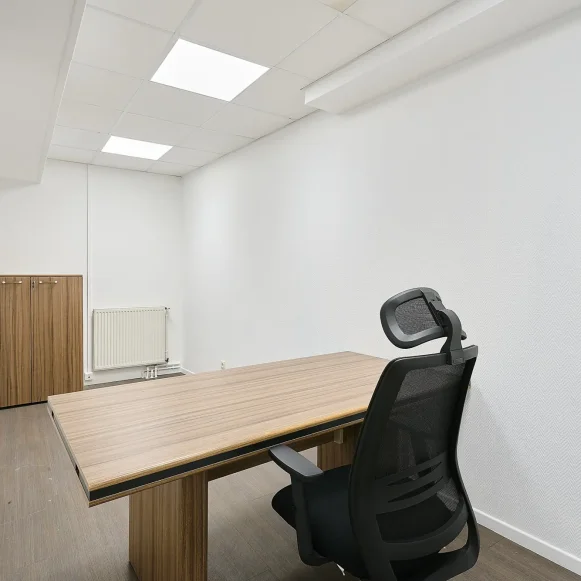 Bureau privé 12 m² 4 postes Coworking Rue de Fontenoy Lille 59000 - photo 1