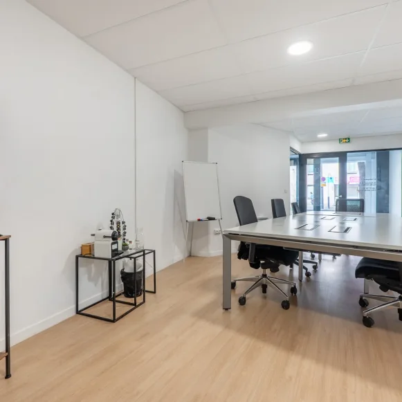 Bureau privé 35 m² 8 postes Coworking Avenue du Général Michel Bizot Paris 75012 - photo 1