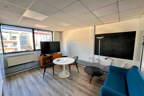 Open Space - 92300 - 15 postes - 250€