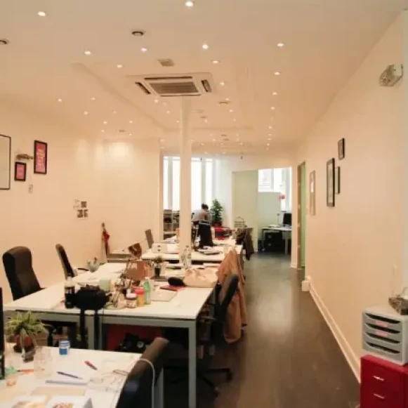 Bureau privé 40 m² 12 postes Location bureau Avenue de la République Paris 75011 - photo 2