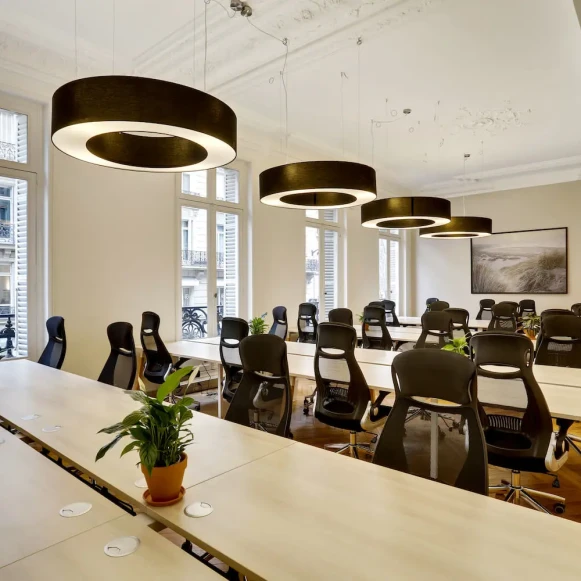 Bureau privé 145 m² 36 postes Location bureau Avenue Pierre 1er de Serbie Paris 75016 - photo 1