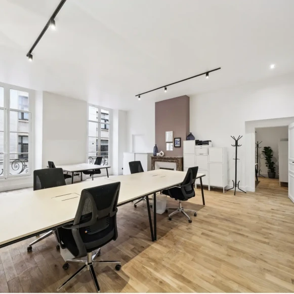 Bureau privé 180 m² 30 postes Location bureau Rue d'Aboukir Paris 75002 - photo 1