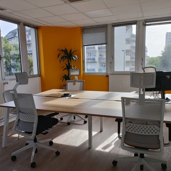 Bureau privé 18 m² 4 postes Coworking Rue Albert Dennery Tours 37000 - photo 1