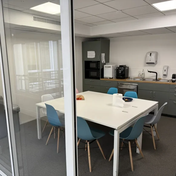 Bureau privé 15 m² 3 postes Location bureau Rue du Faubourg Montmartre Paris 75009 - photo 5