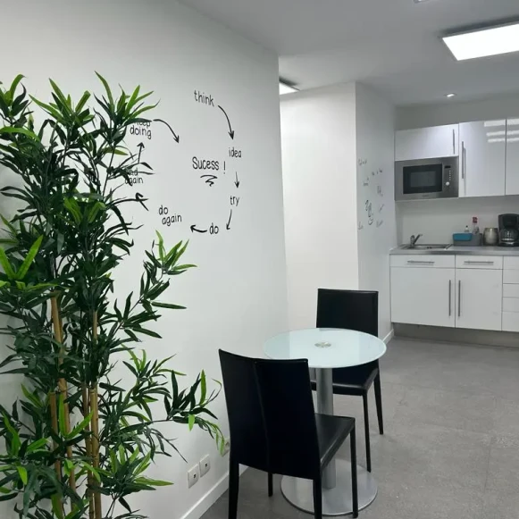 Bureau privé 10 m² 2 postes Coworking Rue Ernest Laval Vanves 92170 - photo 6