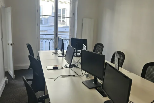 Bureau privé - 75010 - 4 postes - 1600€