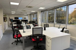 Open Space - 92360 - 6 postes - 350€