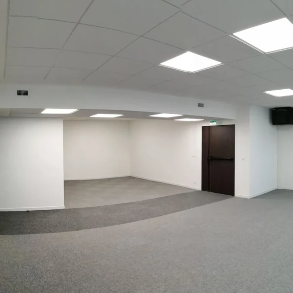 Bureau privé 63 m² 8 postes Location bureau Rue Scandicci Pantin 93500 - photo 3