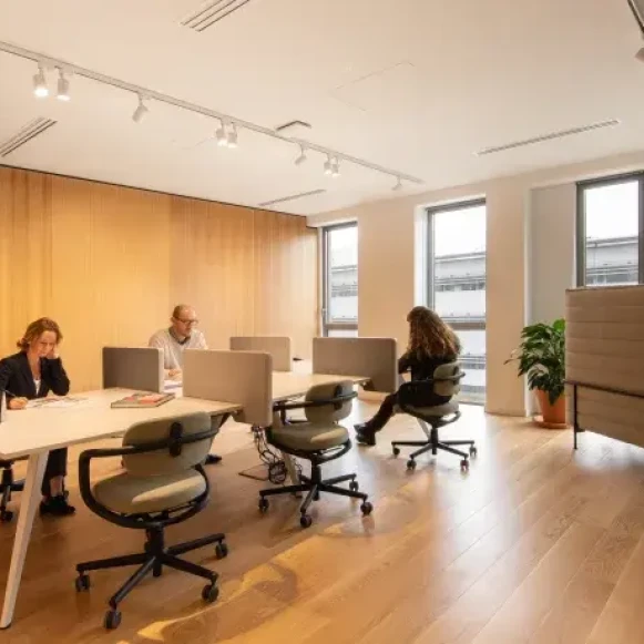 Bureau privé 24 m² 3 postes Coworking Rue d'Armagnac Bordeaux 33800 - photo 2