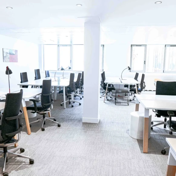 Espace indépendant 80 m² 20 postes Location bureau Rue de Rouvray Neuilly-sur-Seine 92200 - photo 3