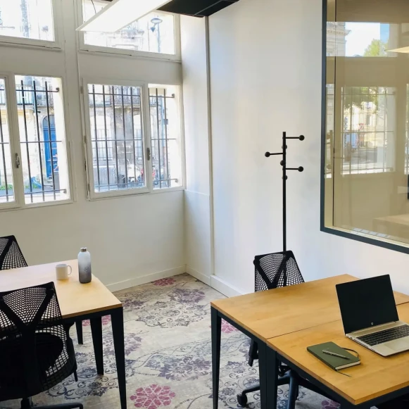 Bureau privé 13 m² 4 postes Coworking Cours Aristide Briand Bordeaux 33000 - photo 2