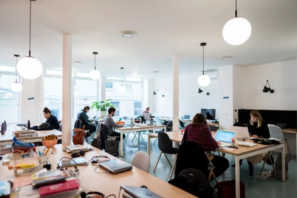 Open Space - 75012 - 9 postes - 303€