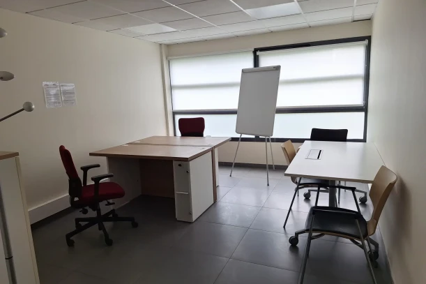 Bureau privé - 77100 - 3 postes - 957€