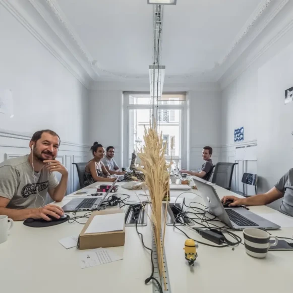 Bureau privé 20 m² 6 postes Coworking Rue Bleue Paris 75009 - photo 1