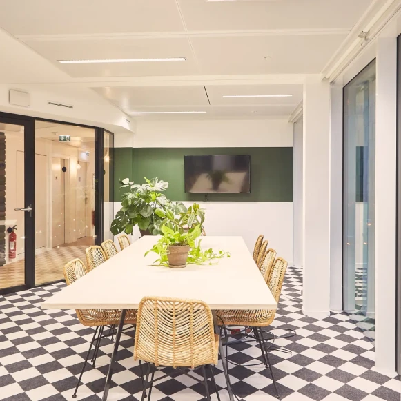 Bureau privé 15 m² 2 postes Coworking Rue du 8 Mai 1945 Clichy 92110 - photo 2
