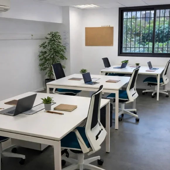 Bureau privé 23 m² 6 postes Coworking Rue des Arts et Métiers Grenoble 38000 - photo 1