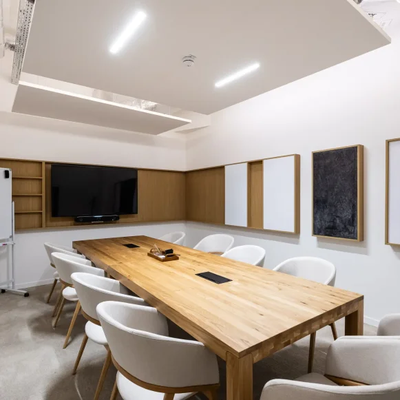 Bureau privé 243 m² 37 postes Location bureau Rue La Boétie Paris 75008 - photo 1