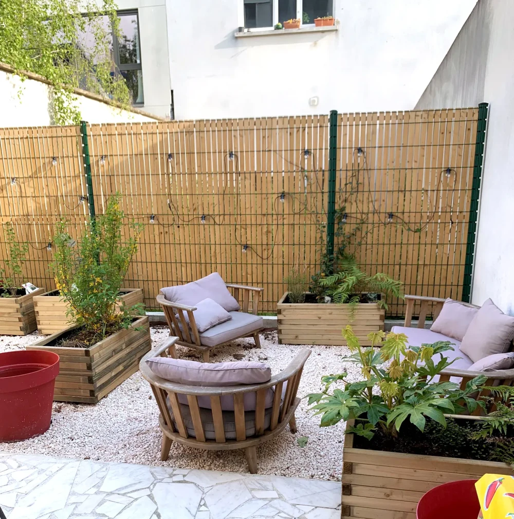 Open Space - 93100 - 1 poste - 250€