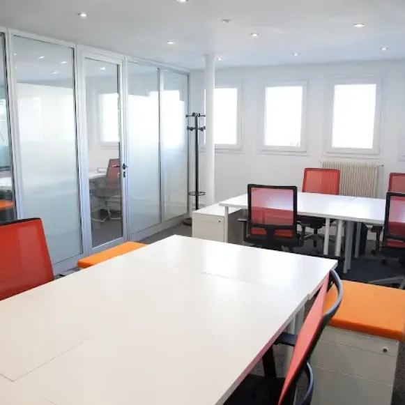 Bureau privé 12 m² 2 postes Location bureau Boulevard Gambetta Issy-les-Moulineaux 92130 - photo 2