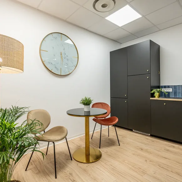 Bureau privé 15 m² 2 postes Coworking Rue des Hérons Entzheim 67960 - photo 2