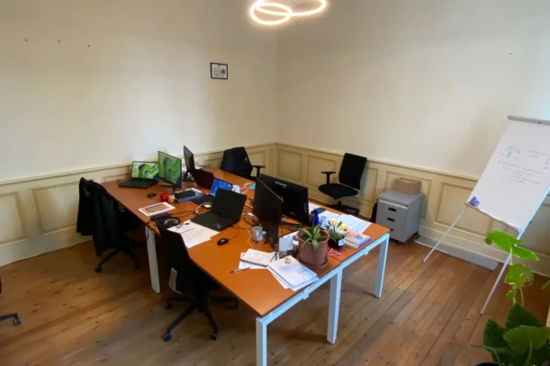 Bureau privé - 33640 - 6 postes - 546.4€
