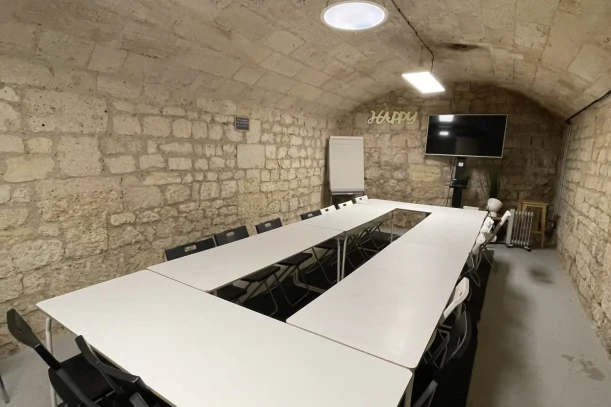 Open Space - 33000 - 20 postes - 317€