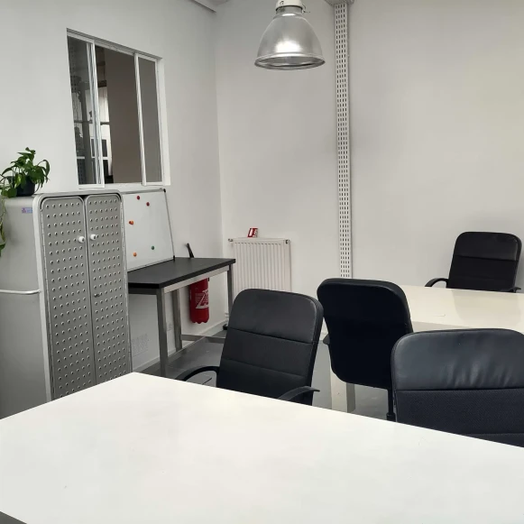 Bureau privé 20 m² 8 postes Location bureau Rue des Arquebusiers Paris 75003 - photo 1
