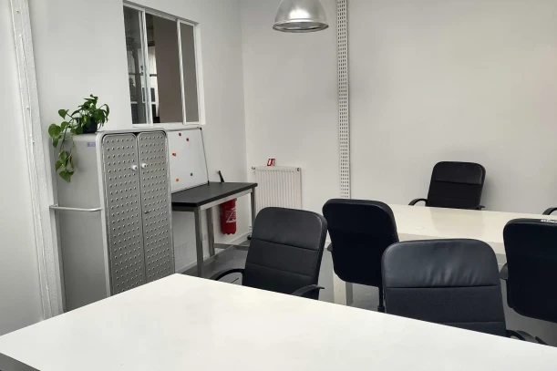 Bureau privé - 75003 - 6 postes - 2000€