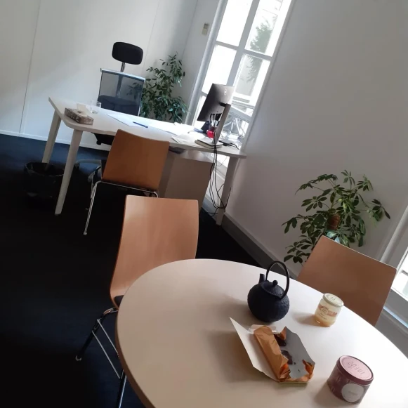 Bureau privé 16 m² 3 postes Coworking Rue Cambon Paris 75001 - photo 2