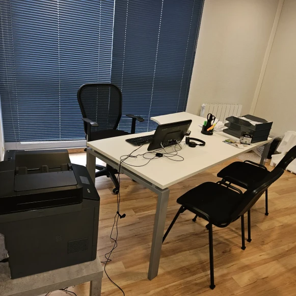 Bureau privé 10 m² 1 poste Location bureau Rue François Muret de Pagnac Quimper 29000 - photo 1