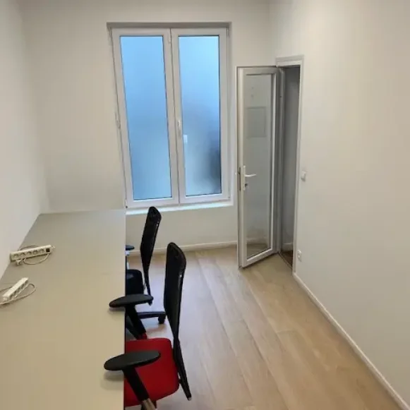 Bureau privé 10 m² 2 postes Coworking Rue Meslay Paris 75003 - photo 3