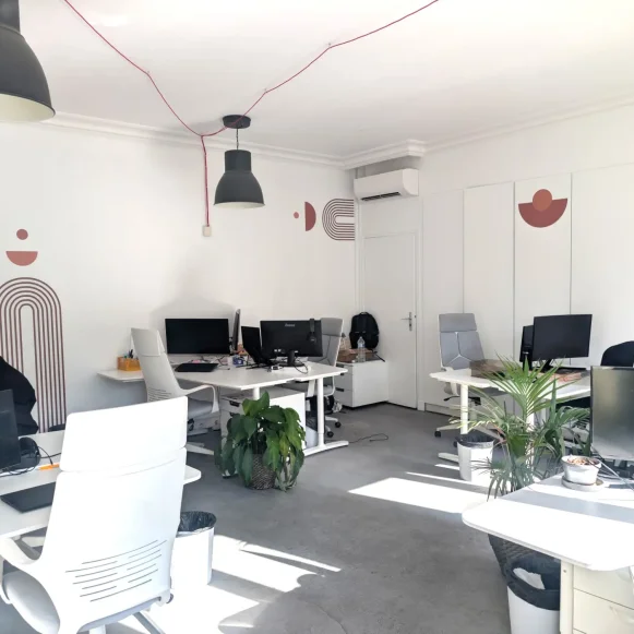 Open Space  8 postes Location bureau Rue Notre Dame des Victoires Paris 75002 - photo 1