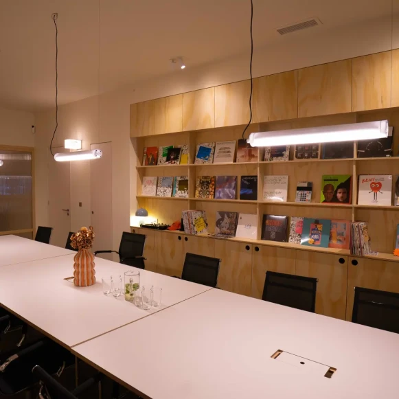 Open Space  8 postes Location bureau Rue de la Chapelle Saint-Jean Bordeaux 33000 - photo 1