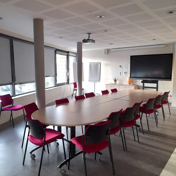 Bureau privé 18 m² 2 postes Coworking Rue des Sablons Montmagny 95360 - photo 4