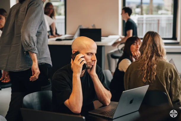 Open Space - 75015 - 6 postes - 350€