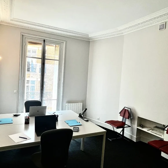 Bureau privé 19 m² 4 postes Location bureau Avenue Victor Hugo Paris 75016 - photo 1