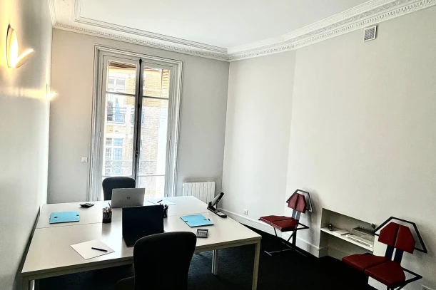 Bureau privé - 75016 - 4 postes - 2500€