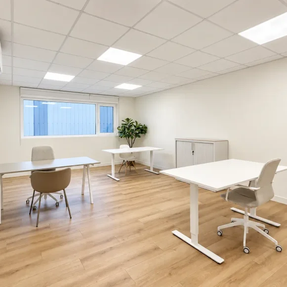 Bureau privé 29 m² 4 postes Location bureau Rue de Toufflers Lys-lez-Lannoy 59390 - photo 2