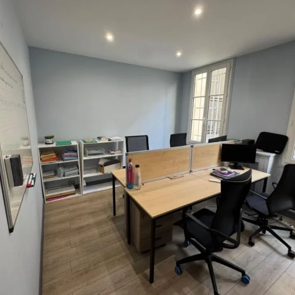 Bureau privé 13 m² 4 postes Location bureau Rue de Surène Paris 75008 - photo 3