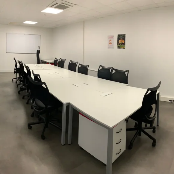 Bureau privé 30 m² 8 postes Coworking Rue des Longs Prés Boulogne-Billancourt 92100 - photo 4