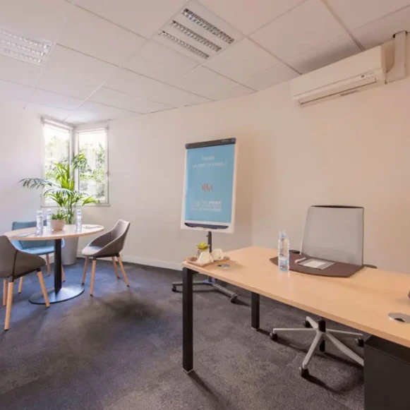 Bureau privé 17 m² 2 postes Coworking Avenue Victor Hugo Boulogne-Billancourt 92100 - photo 8