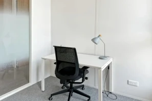 Bureau privé - 38000 - 9 postes - 1977€