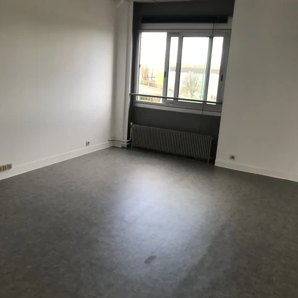 Bureau privé 5 m² 1 poste Location bureau Avenue Blaise Pascal Morangis 91420 - photo 2