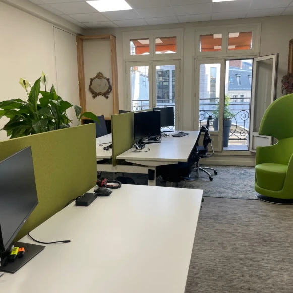 Bureau privé 30 m² 6 postes Location bureau Rue de la Bienfaisance Paris 75008 - photo 2